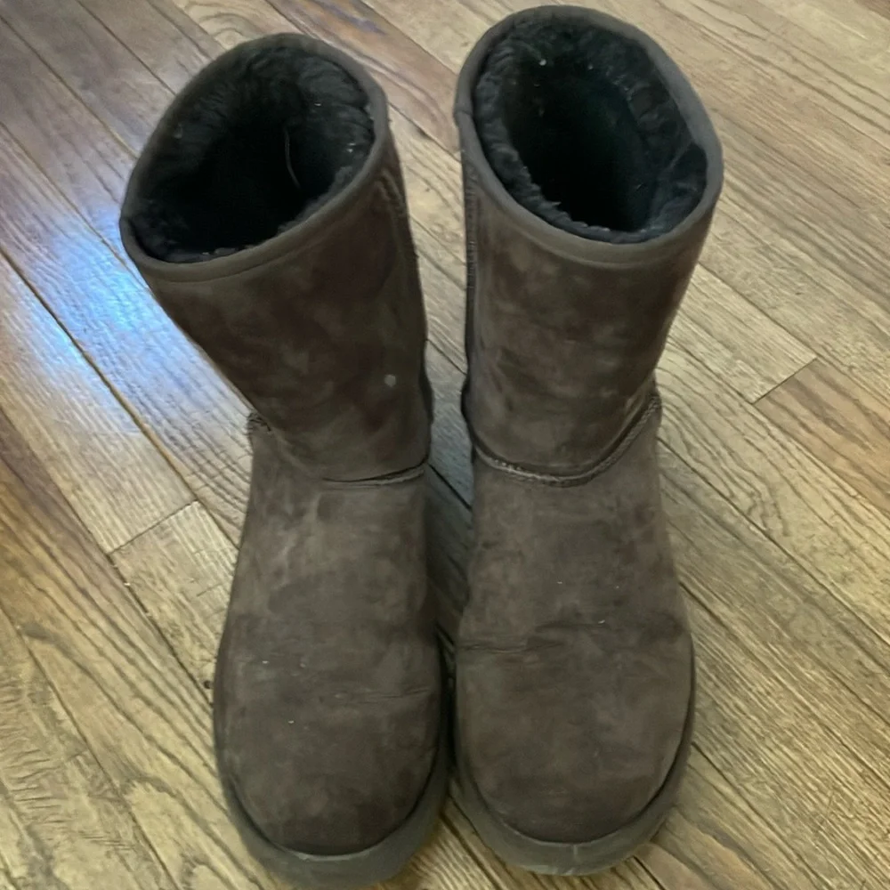 Ugg classic short boot in brown size 11 women